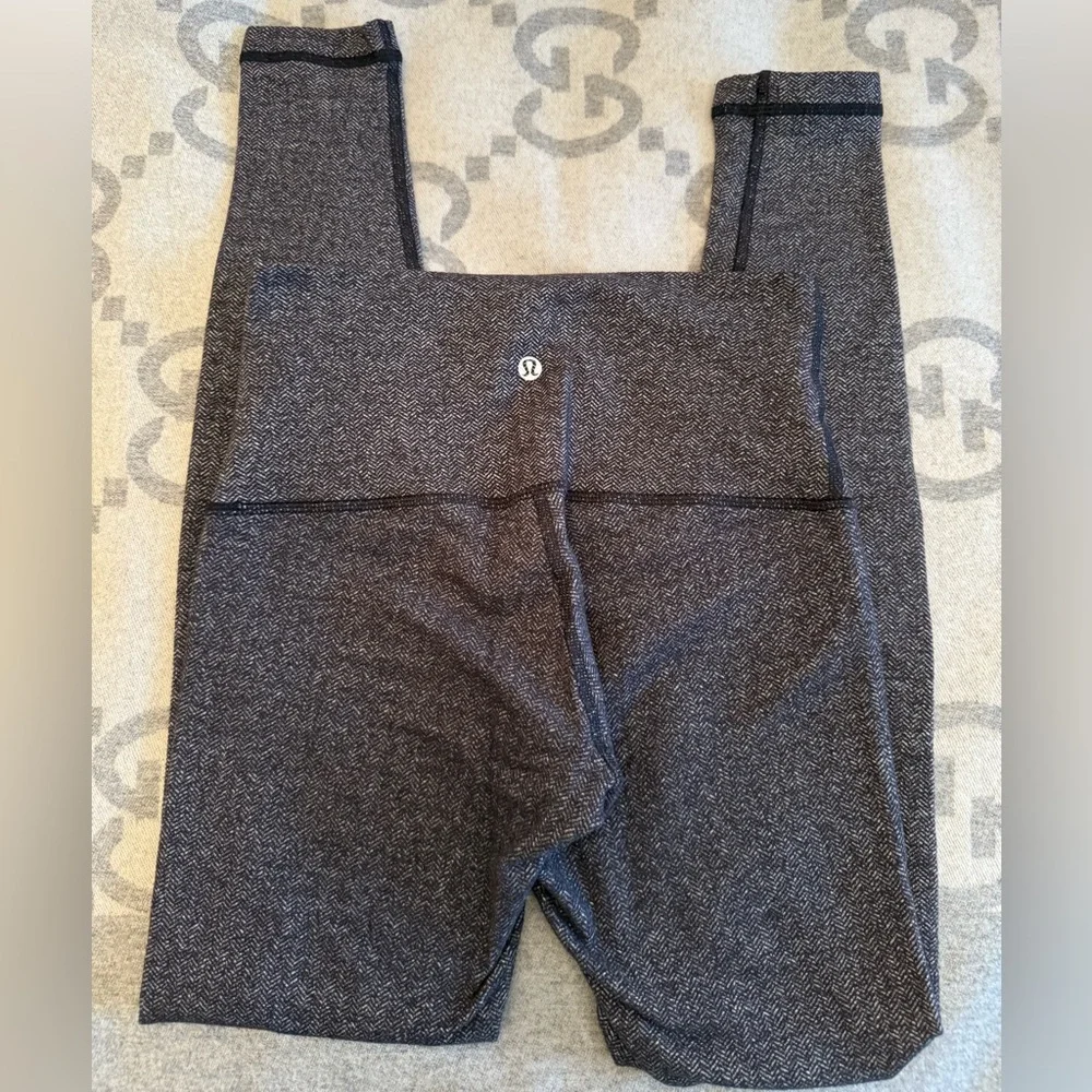Lululemon wunder under leggings, grey, size 4 - Picture 8 of 8